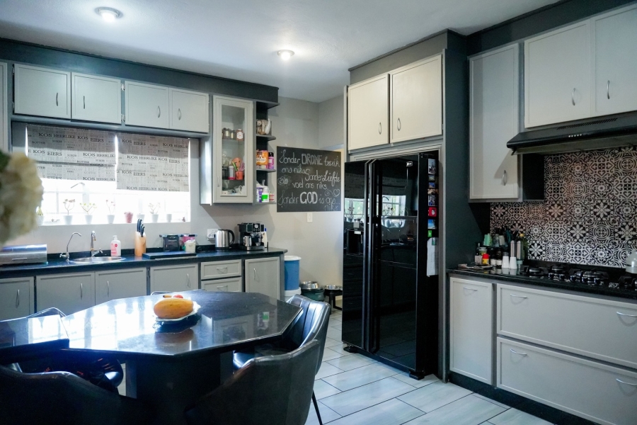 4 Bedroom Property for Sale in Wilkoppies North West